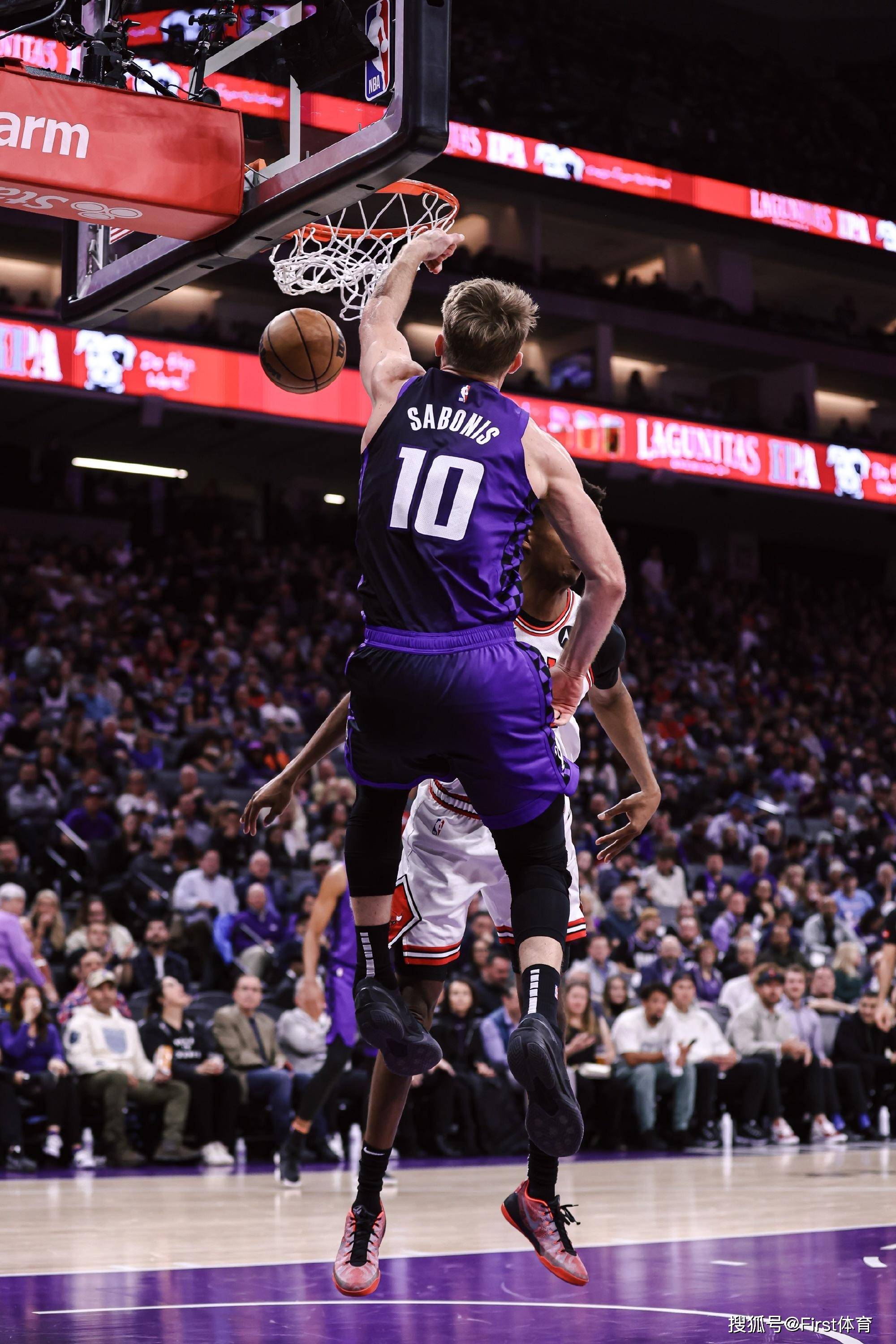 太狠了！上海海港围绕德甲调整名单萨克拉门托国王围绕欧冠官宣签约，清晨山东泰山备战法国杯(武磊被重罚回上港踢中超)九游官方平台